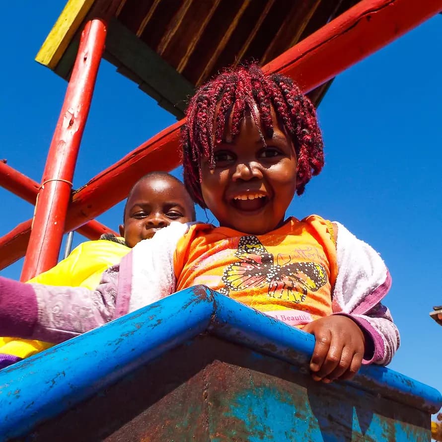 SOS-Kinder in Eswatini SOS-Kinderdorf bietet in den SOS-Kinderdörfern Kindern einen Ort der Geborgenheit