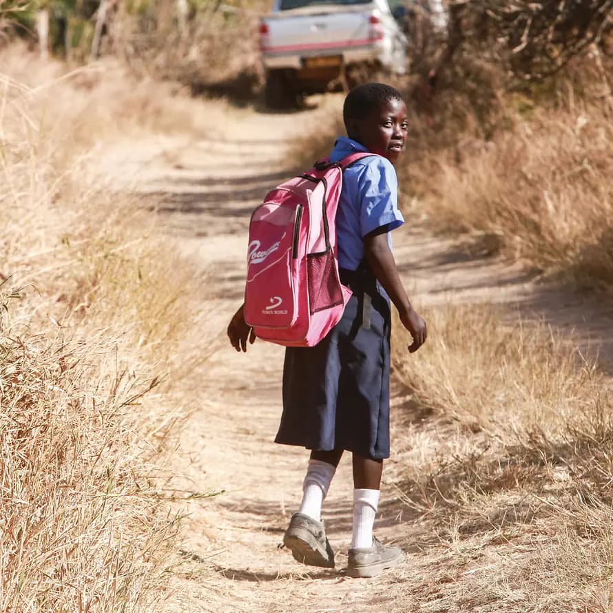 123917_Zimbabwe_FSP_Bindura_Tom Maruko_Tendaii walking home from school (6)_323750.Jpg 123917_Zimbabwe_FSP_Bindura_Tom Maruko_Tendaii walking home from school (6)_323750.Jpg