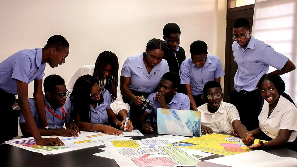 Schülerinnen und Schüler des Hermann-Gmeiner-International-College in Ghana Schülerinnen und Schüler des Hermann-Gmeiner-International-College in Ghana